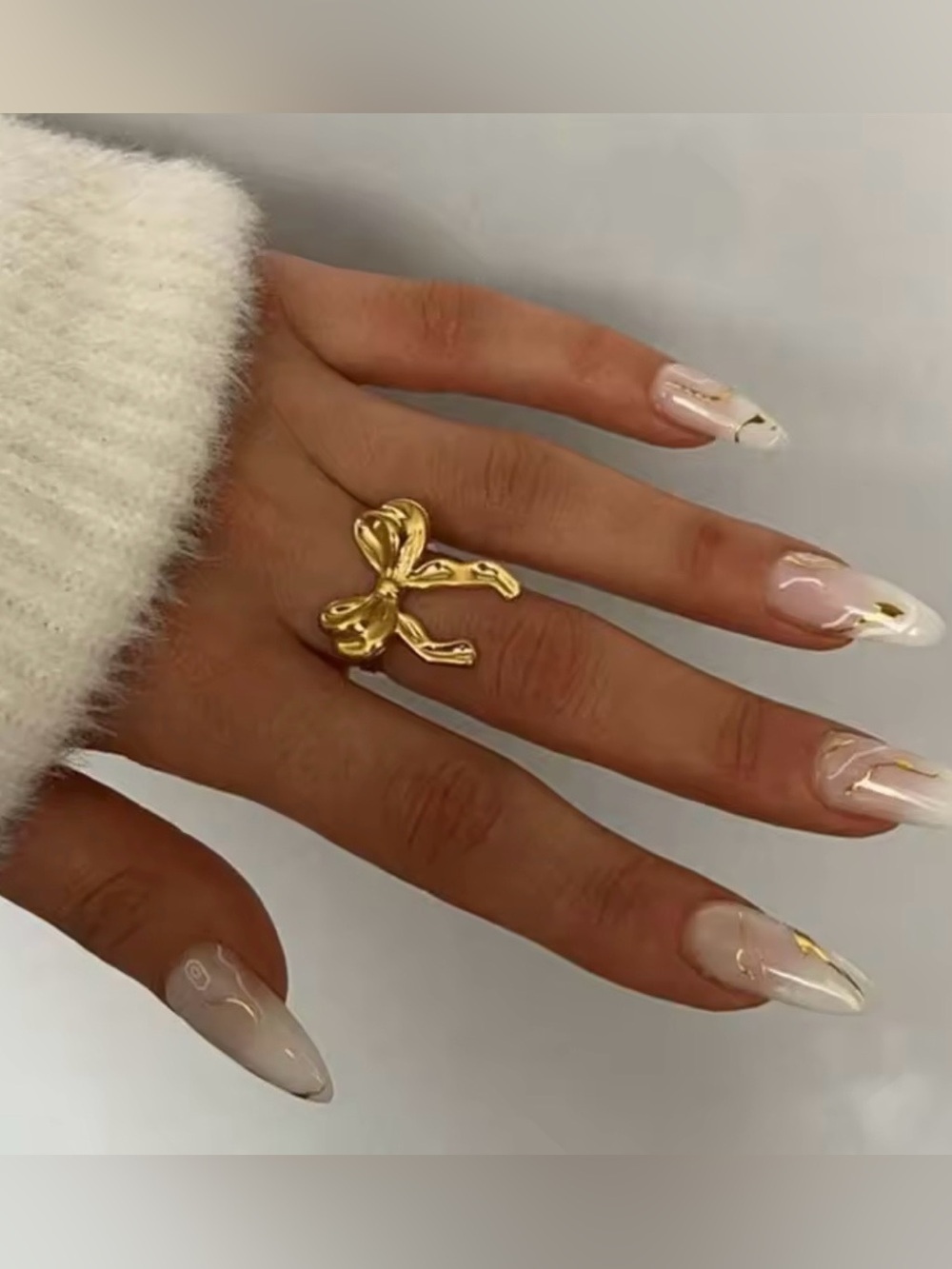 Vintage Shiny Gold Bow Ring - Picture 4 of 6